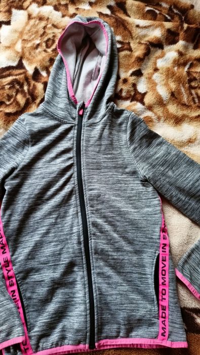 Bluza sportowa dla dziewczynki 146/152