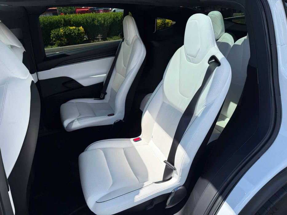 Tesla Model X Plaid      2022
