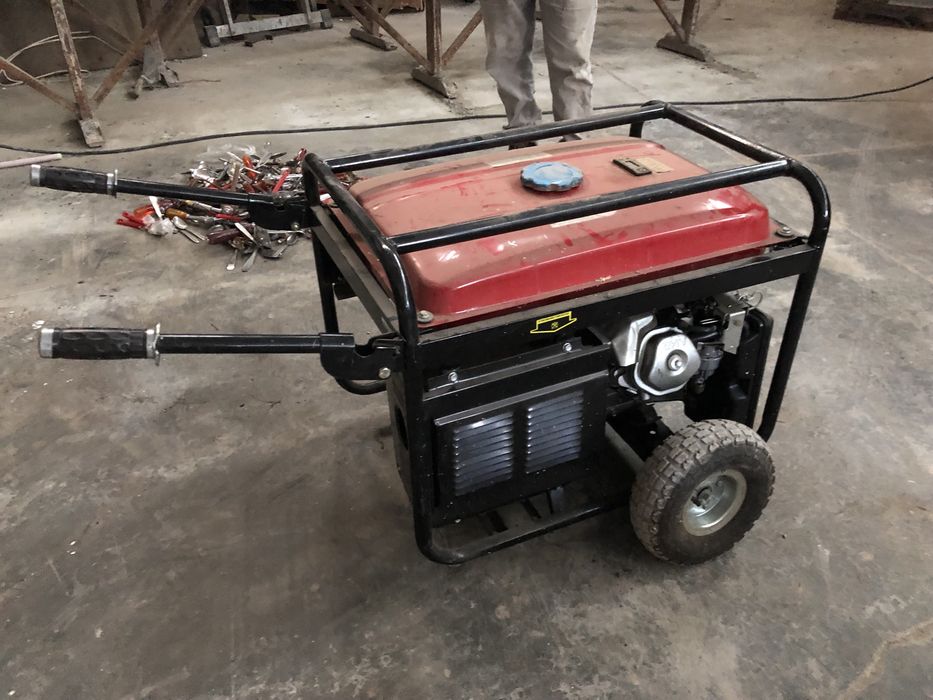 Gerador Monifasico com kit rodinhas em muito bom esrado; poucas horas;