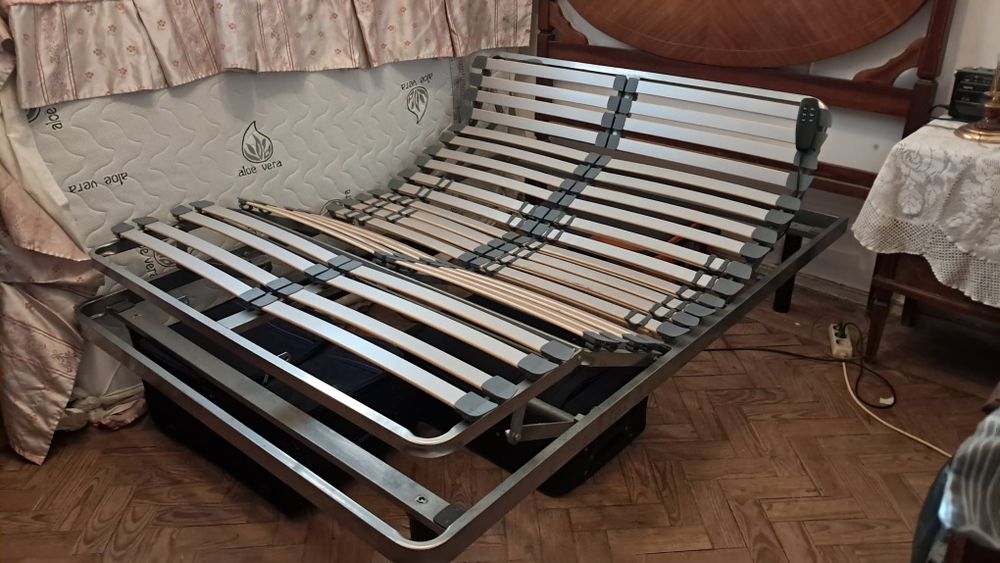 Cama dobrável com comando
