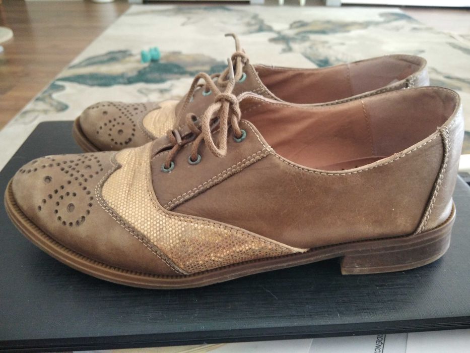 Sapatos com atacadores