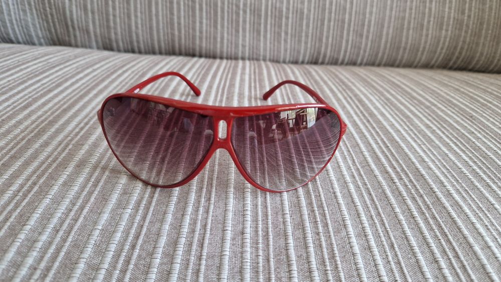 Óculos de Sol armação vermelha novos