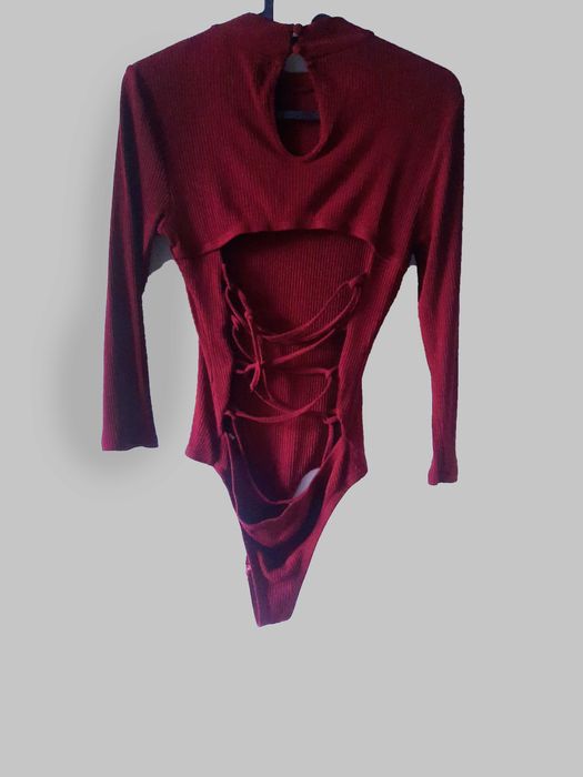 Bordowe body z wyciętymi plecami Glamorous XS wiskoza