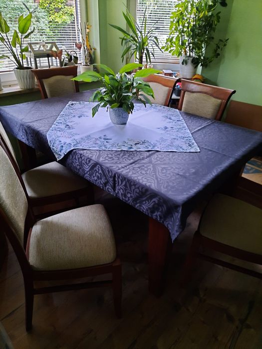 Stół rozkładany i 6 krzeseł komplet