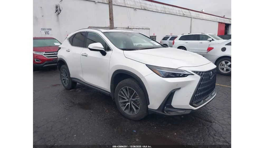 Lexus NX / Hybryda / 4x4 / Niski przebieg /