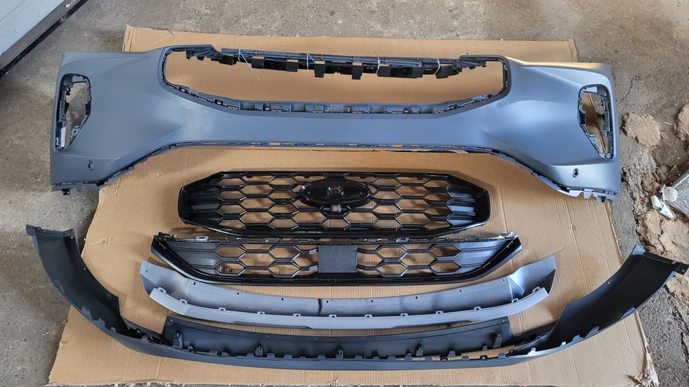 Накладка губи Ford Escape 2023 2024 2025