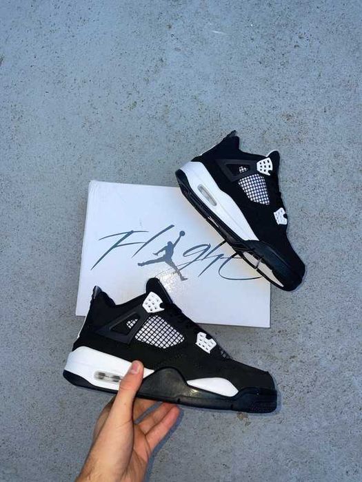 Jordan 4 Retro White Thunder R.44