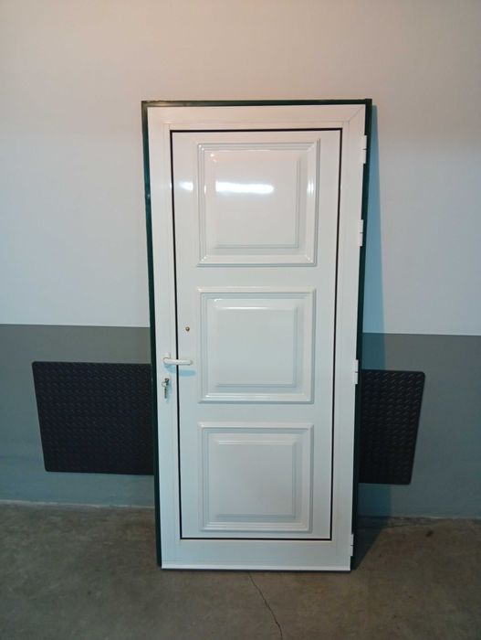 Vendo porta de entrada como nova