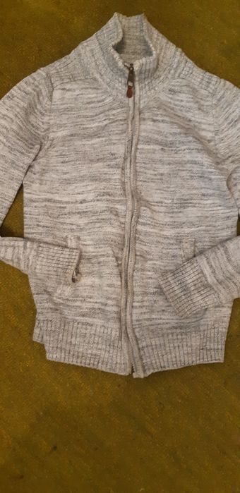 Свитер тёплый детский.