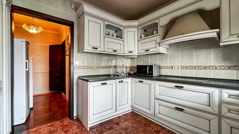 Продажа 3к.кв. 81м2, 4й этаж, Анны Ахматовой 15, метро Позняки