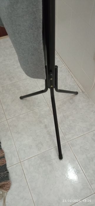 Cabide de pé como novo