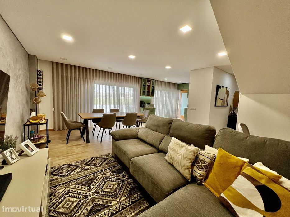 Apartamento T2 Duplex com 137m2 no Parque da Cidade de Paredes