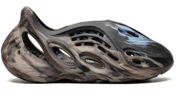 Yeezy Foam Runner 38