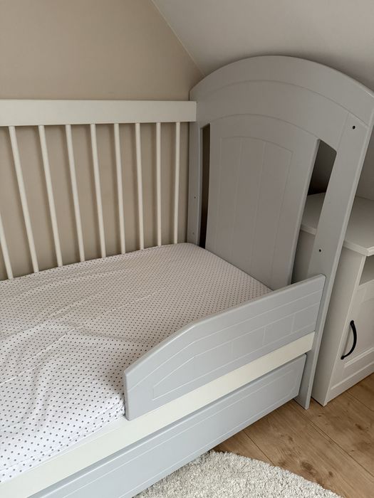 Łóżeczko niemowlęce z materacem