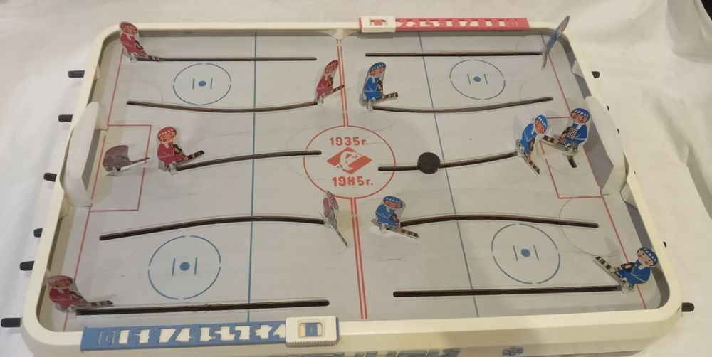 Настольная игра " Хоккей ".