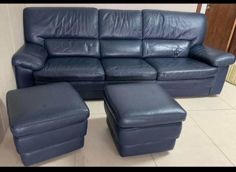 Sofa em pele azul