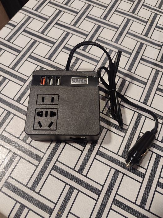 Інвертор в авто 12-220 в