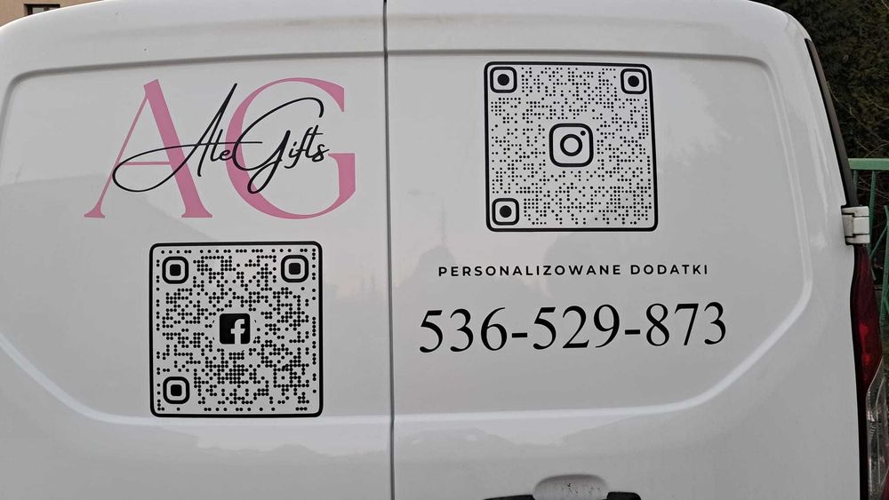 Naklejki reklamowe na samochód duże