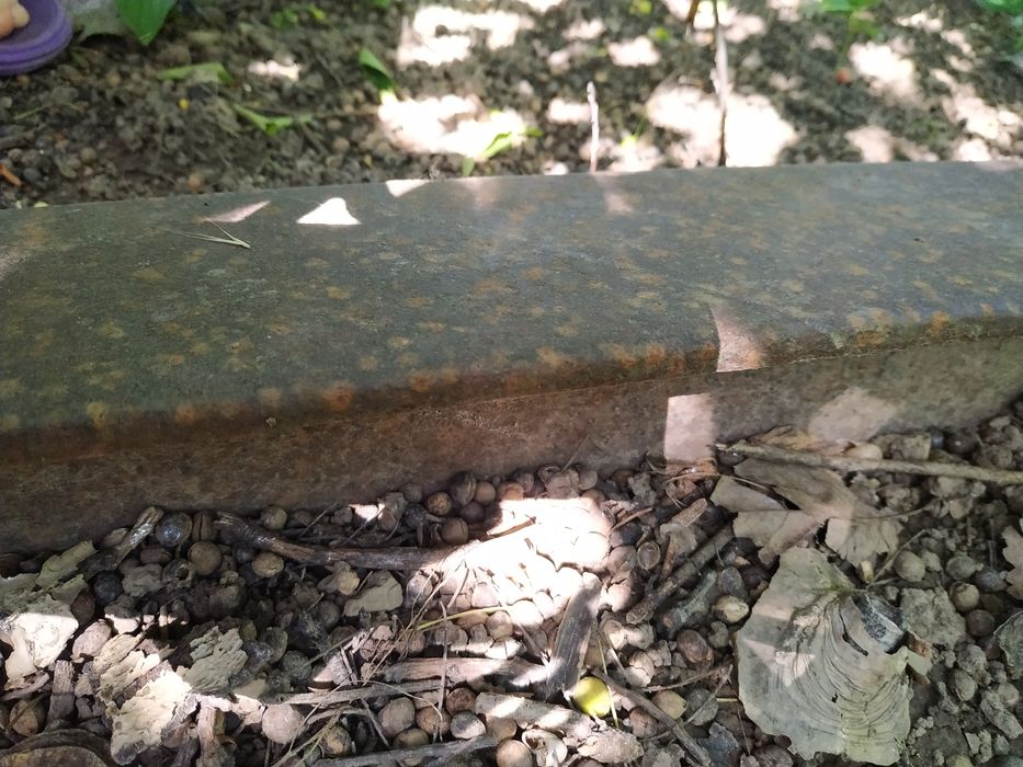 Рельса полукругом около 5 м , круг металл