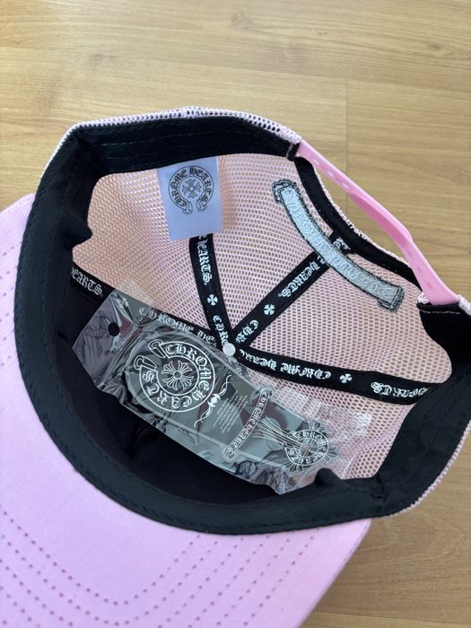 Rożowa czapka z daszkiem chrome hearts