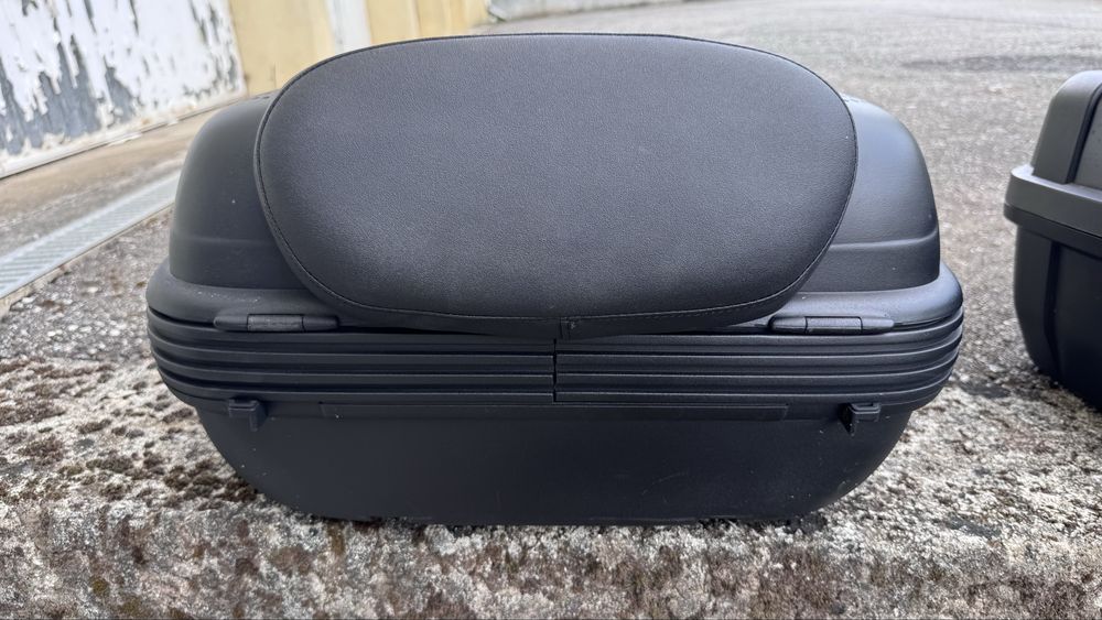 Mala Top Case – GIVI - Capacidade para 2 Capacetes | Restaurada