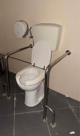 Loiça e suportes WC para pessoas com mobilidade reduzida