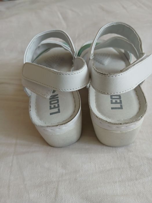 Продам босоніжки