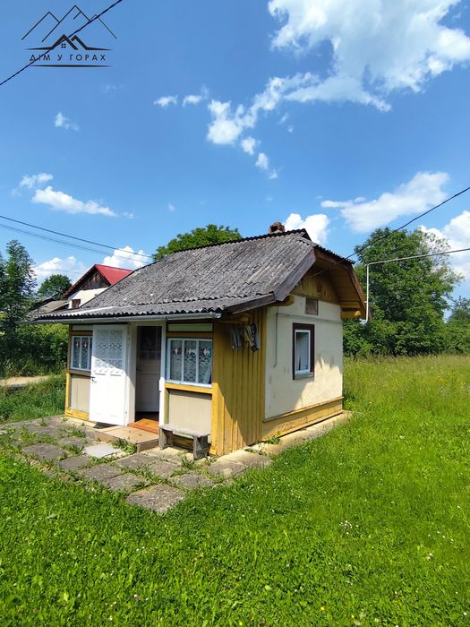 Продаж будинку в центрі с. Шешори та ділянки 25 сот.