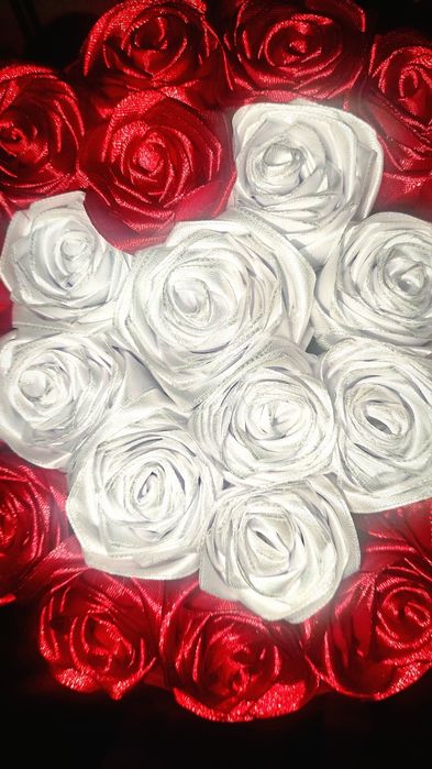 Квіти з атласної стрічки