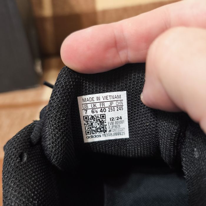 Нові кросівки Adidas Megaride