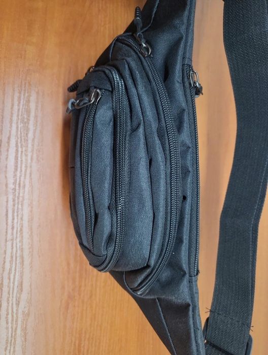 Saszetka czarna pojemna