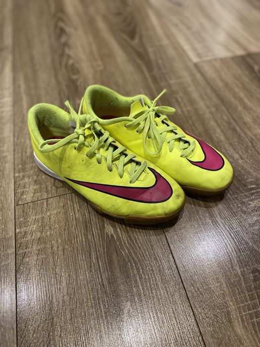 Halówki buty do piłki nożnej NIIKE 38