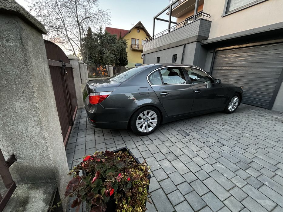 BMW e60 530i.