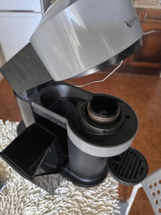 Máquina de café Nespresso Vertuo c/ avaria
