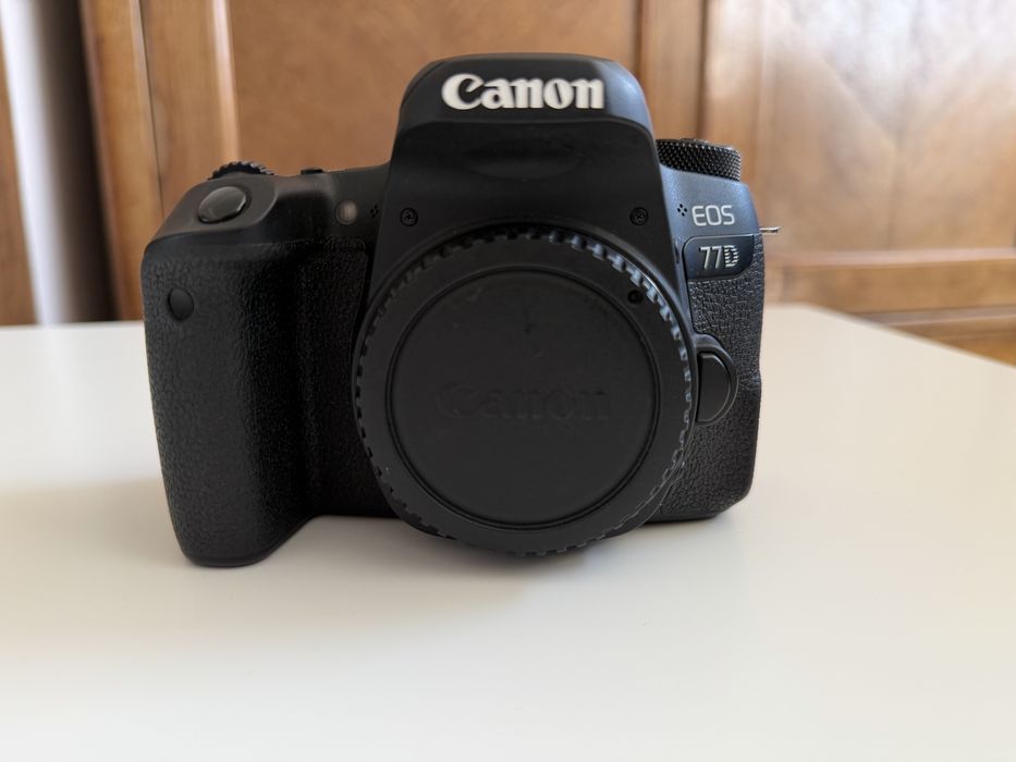 Aparat Canon EOS 77D