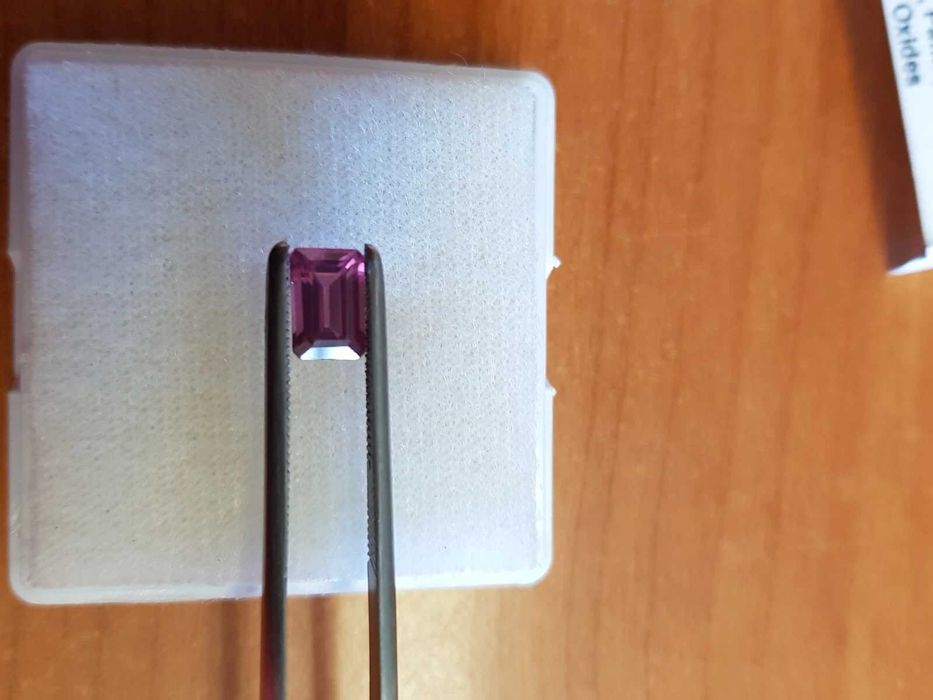 IGI Certificado – Espinela Natural Rara Roxo-Rosa Facetada, Corte Esmeralda, 1,29 Quilates