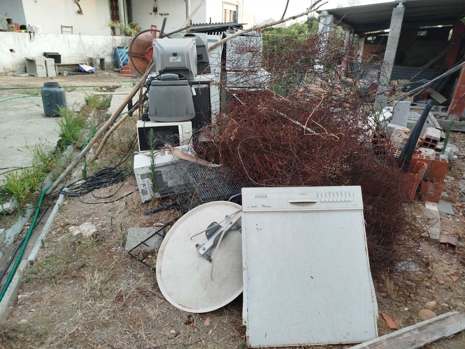 Lote de sucata/ferro velho para desocupar Abrantes