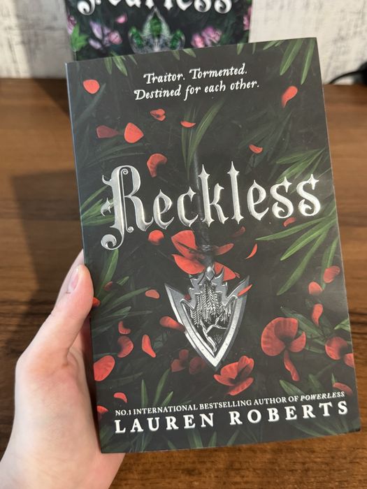 Трилогія книг «Powerless»