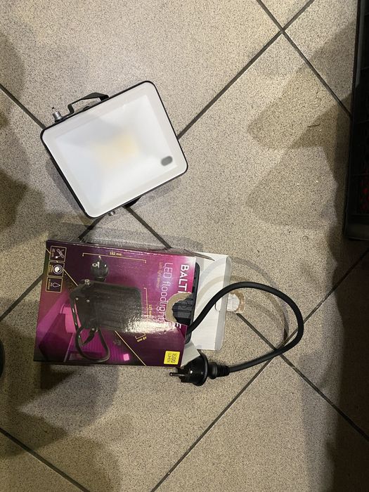 Lampa led z pilotem na wryczke
