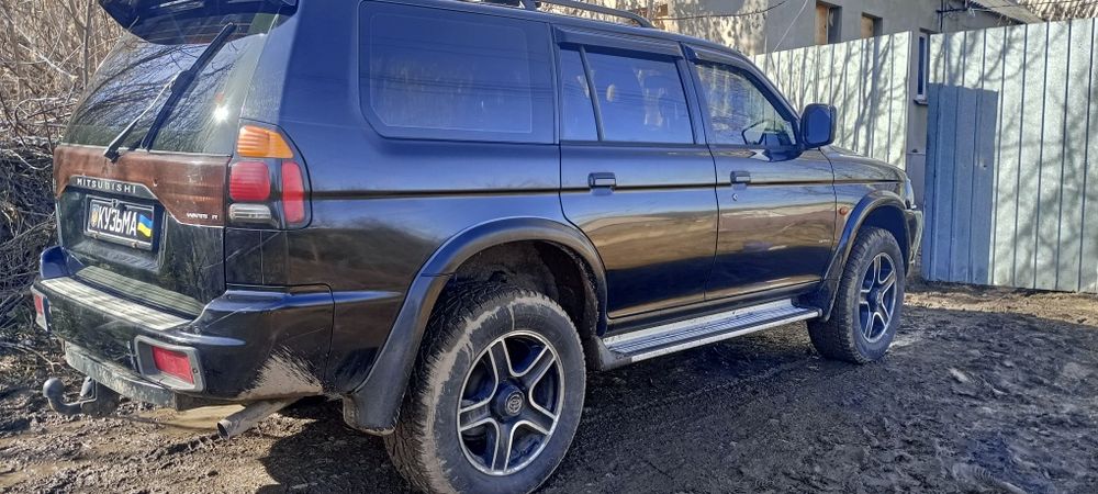 Мітсубісі паджеро спорт