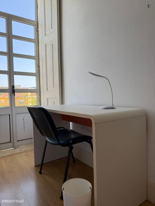 Quarto - localizado em  Coimbra