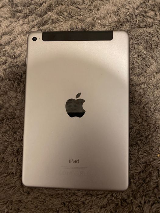 iPad mini 4 dobrym stanie.