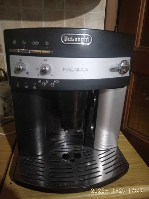DeLonghi Magnifica ESAM 3000.B 1450W  кавоварка кавова машина 11/20 р.