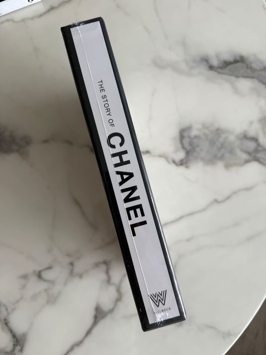 Story of Chanel Karl design fashion art book hardcover coffee table