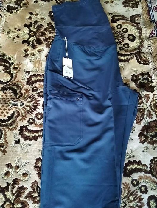 Брюки джоггери фірми FIGS