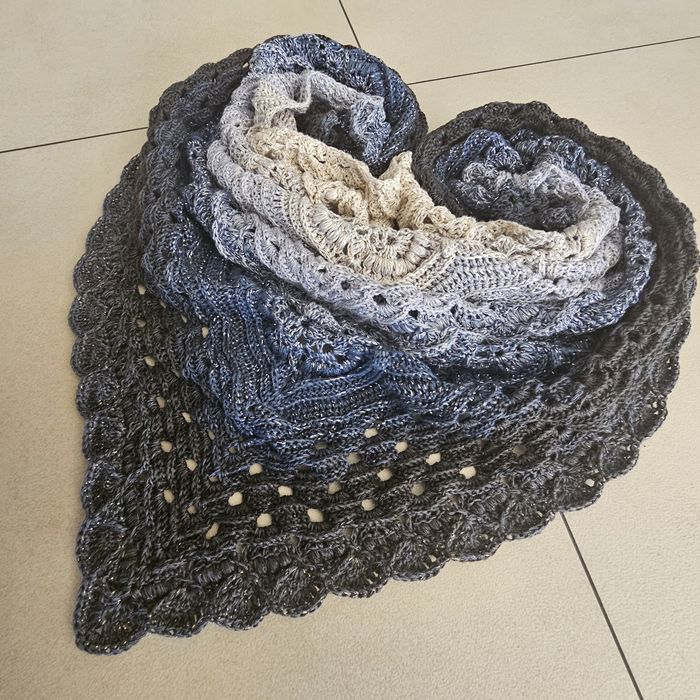 Chusta robiona ręcznie na szydełku rękodzieło Handmade