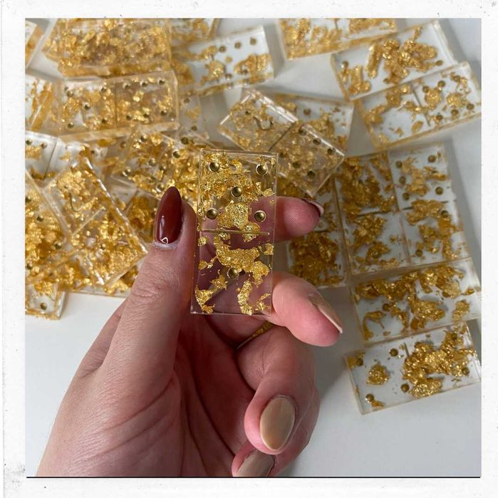 Dominó dourado com caixa incluida