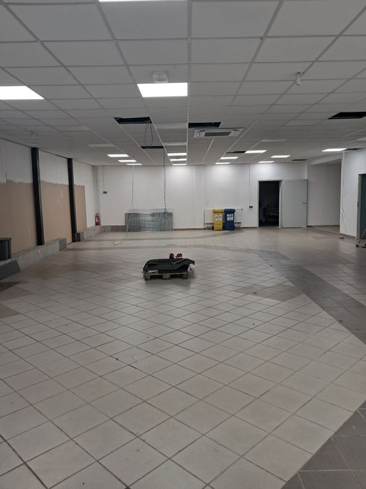 Wynajmę obiekt po byłym salonie samochodowym