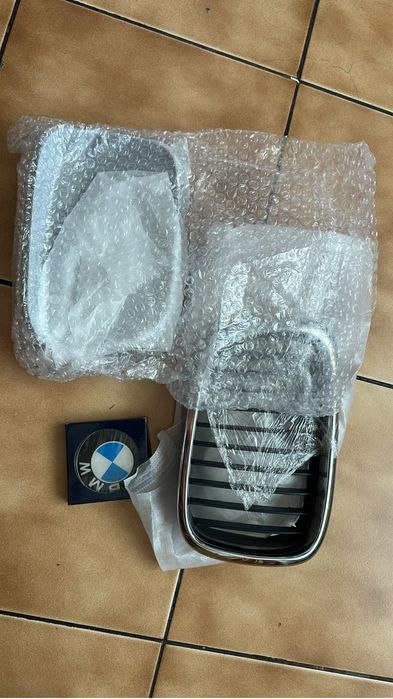 Grill nerki BMW E39 logo zestaw