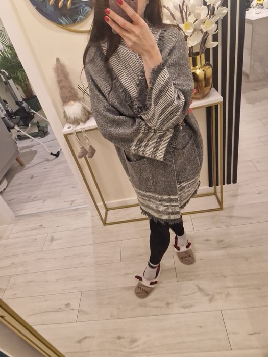 Sweterek ponczo narzutka M 38 Reseved